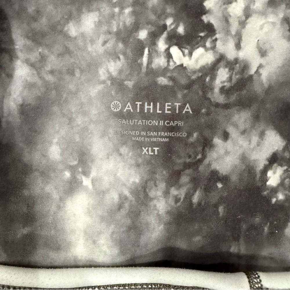 Athleta Salutation Stash Pocket Supernova Capri in Black, Size XL Tall - Picture 7 of 11